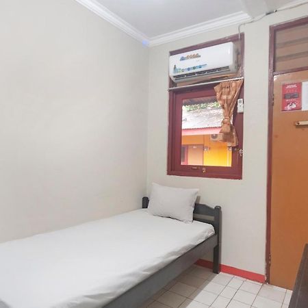 Отель Oyo Life 3034 Taman Melati Депок Экстерьер фото