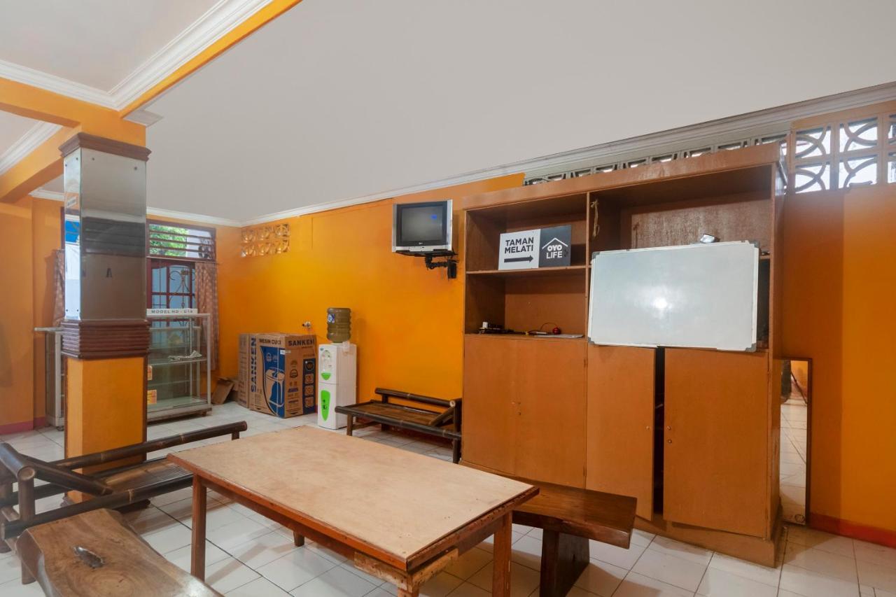 Отель Oyo Life 3034 Taman Melati Депок Экстерьер фото
