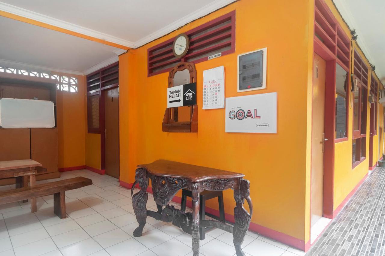 Отель Oyo Life 3034 Taman Melati Депок Экстерьер фото