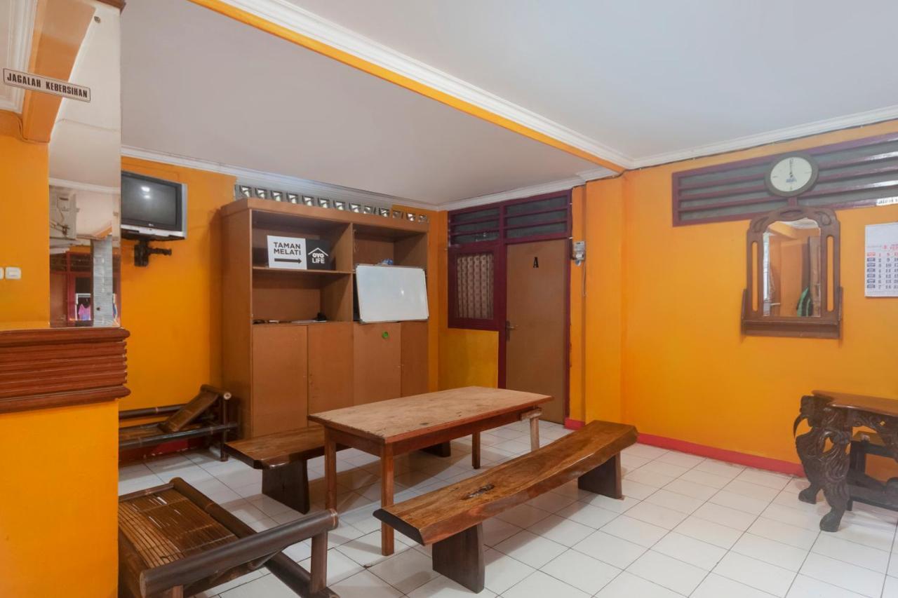 Отель Oyo Life 3034 Taman Melati Депок Экстерьер фото