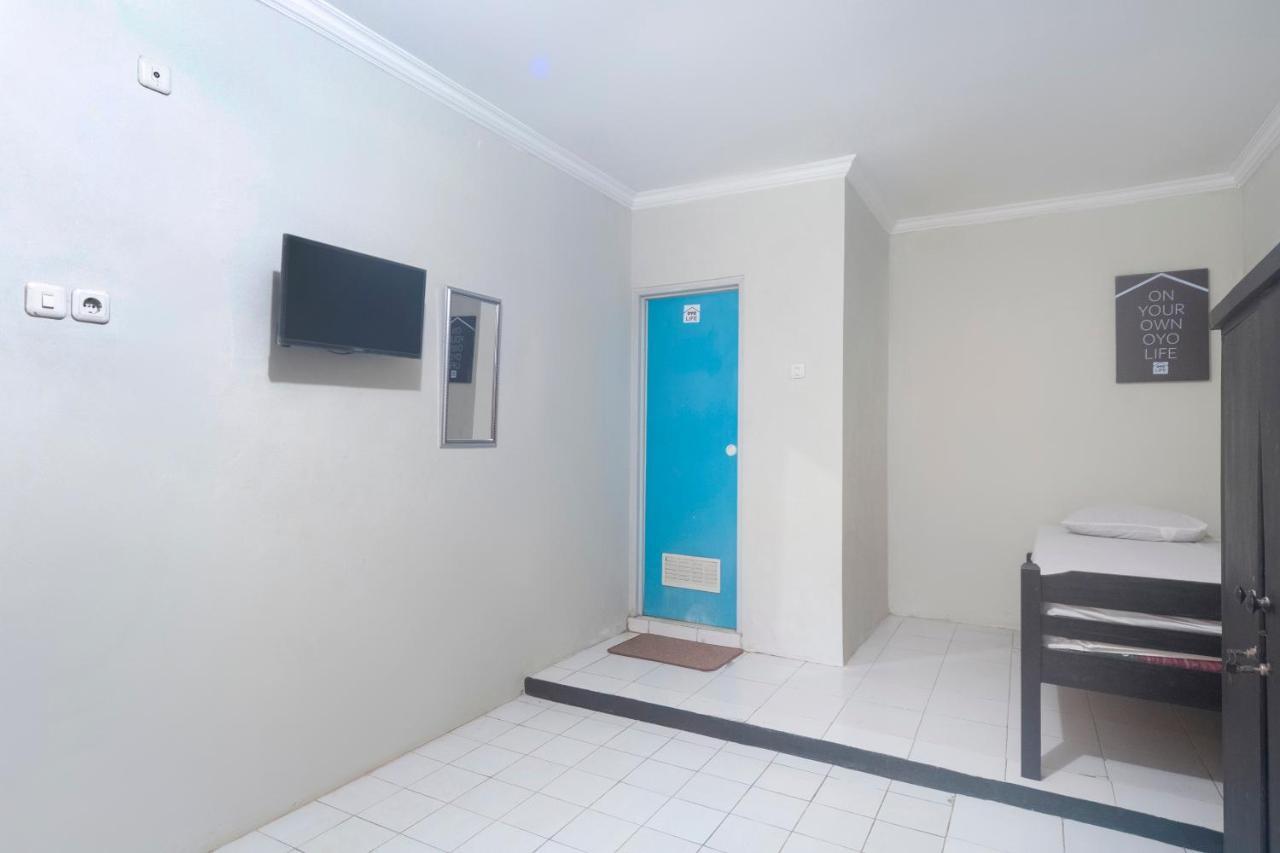Отель Oyo Life 3034 Taman Melati Депок Экстерьер фото