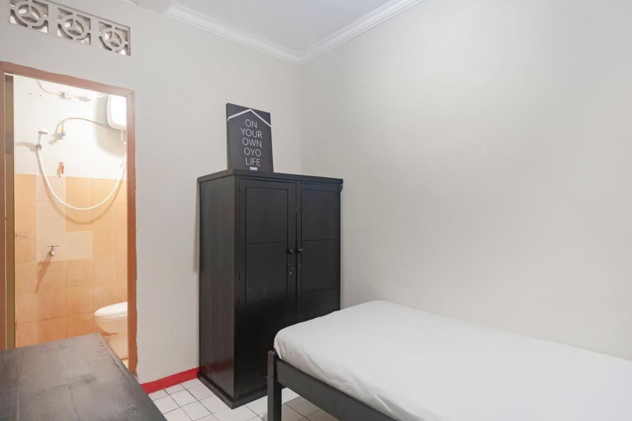 Отель Oyo Life 3034 Taman Melati Депок Экстерьер фото
